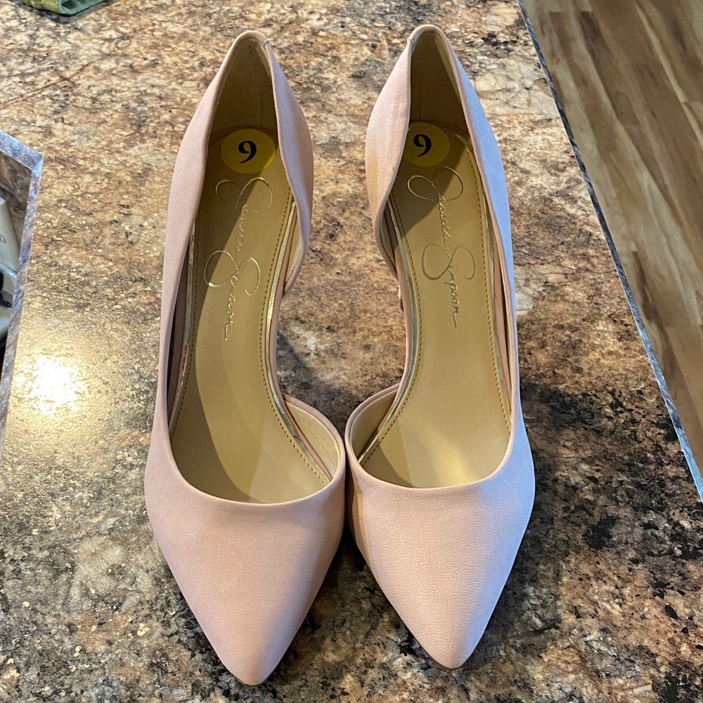 New Elegant light pink Pumps. 
Never worn.